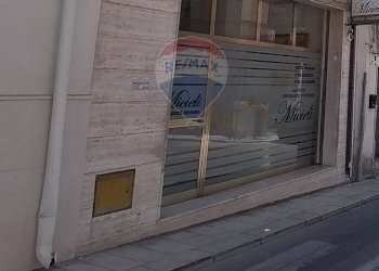 Edificio all\'aperto - Locale Commerciale Corso Vittorio Emanule
 
217, Comiso - foto 3