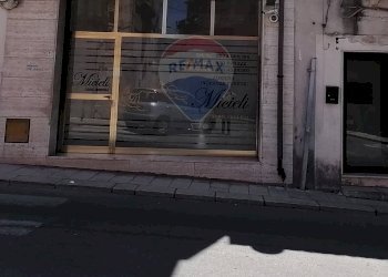 Edificio all\'aperto - Locale Commerciale Corso Vittorio Emanule
 
217, Comiso - foto 1