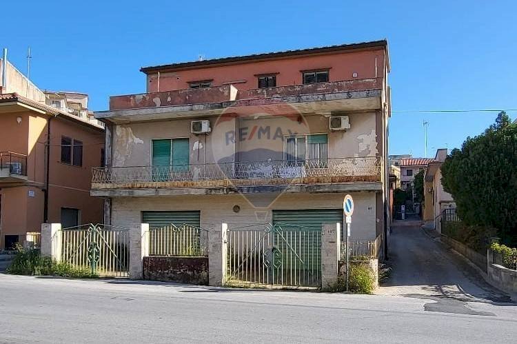 Edificio all\'aperto - Villa via risorgimento
 
145, Modica - foto 3