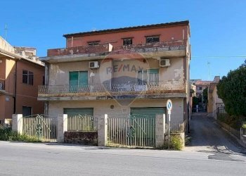 Edificio all\'aperto - Villa via risorgimento
 
145, Modica - foto 3