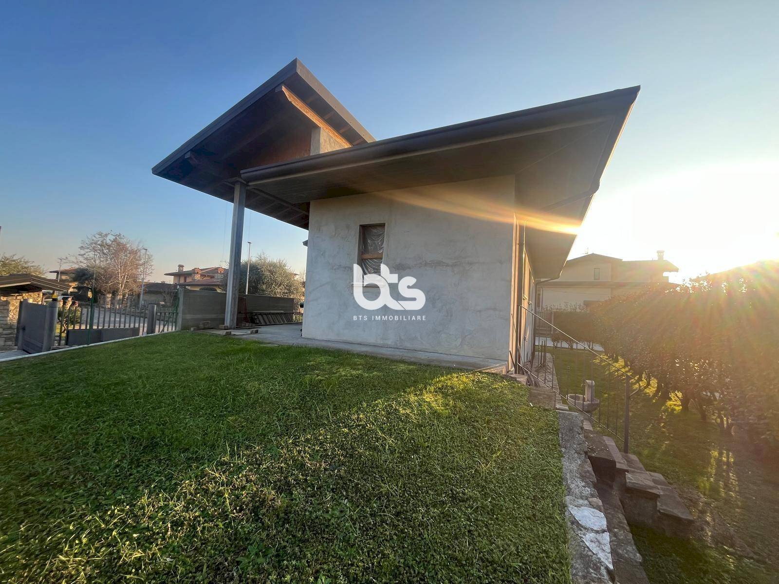 Foto 1 - Villa via vincenzo bellini
 
27, Castelli Calepio - photo 1