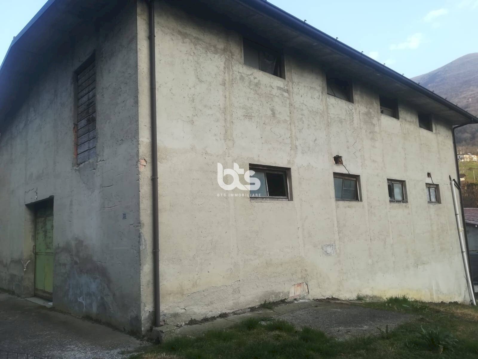 Foto 1 - Magazzino via vizzanga
 
33, Adrara San Rocco - foto 1