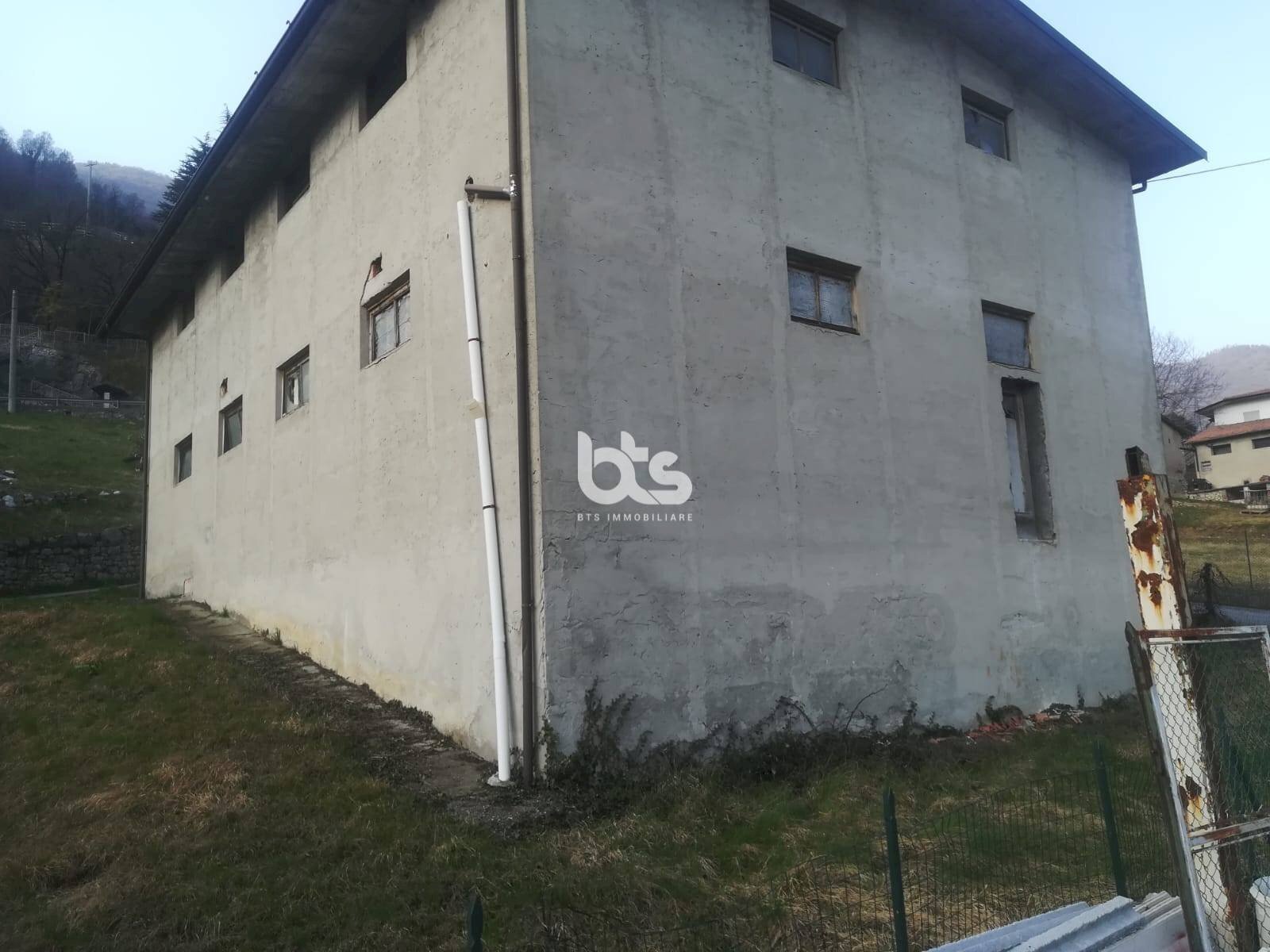 Foto 2 - Magazzino via vizzanga
 
33, Adrara San Rocco - foto 2