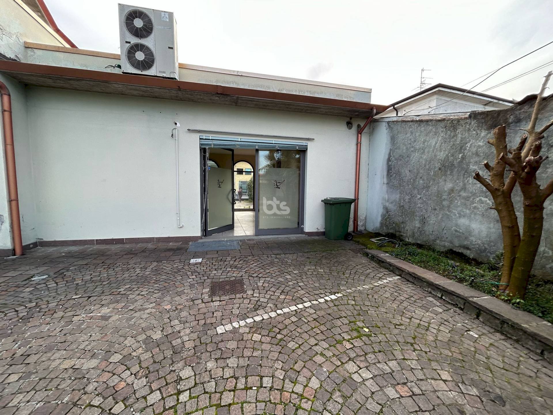 Foto 3 - Commercial Premises via sarnico
11, Capriolo - photo 3