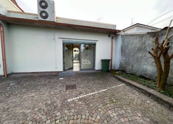 Foto 3 - Commercial Premises via sarnico
11, Capriolo - photo 3