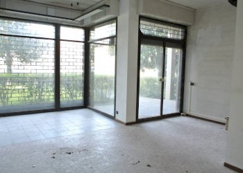 Foto 6 - Commercial Premises L.go Leopardi
 
5, Fidenza - photo 6