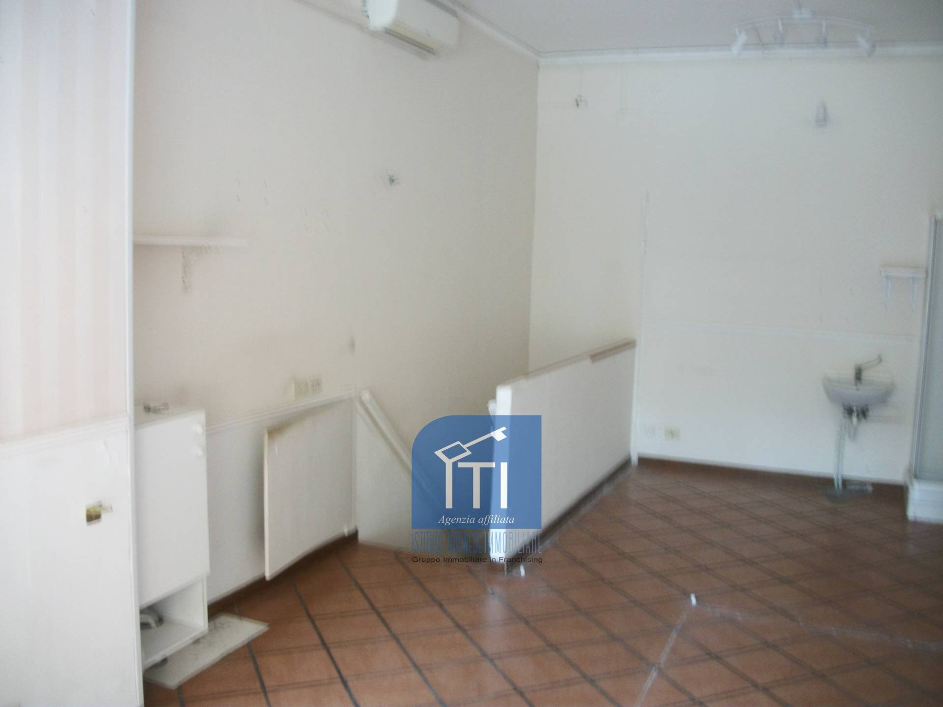 Foto 2 - Negozio via g. a. badoero, Roma - foto 2