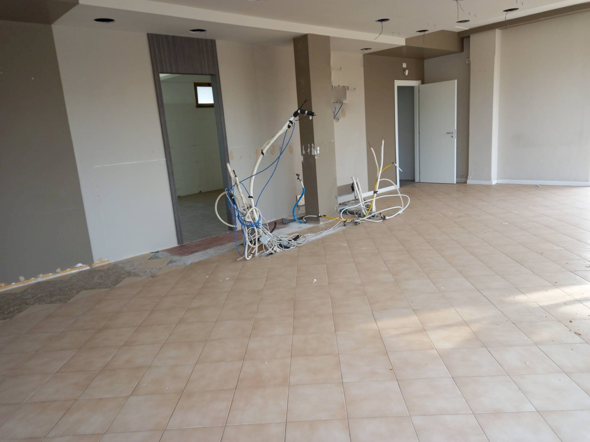 Foto 2 - Attività Commerciale Via Vittorio Veneto
 
8, Crespina Lorenzana - foto 2