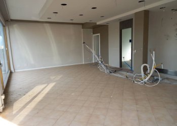 Foto 3 - Attività Commerciale Via Vittorio Veneto
 
8, Crespina Lorenzana - foto 3