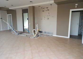 Foto 4 - Attività Commerciale Via Vittorio Veneto
 
8, Crespina Lorenzana - foto 4