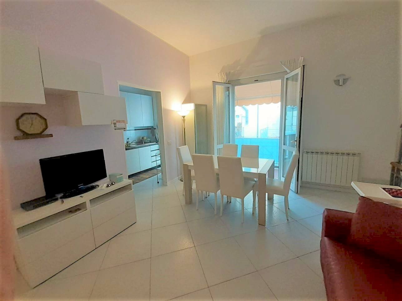 Soggiorno - Four-room apartment Via Giuseppe Verdi
 
-, Viareggio - photo 1