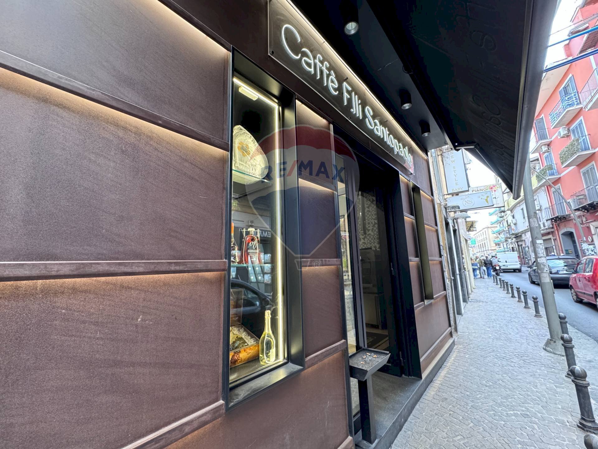 Edificio all\'aperto - Bar Tavola Calda - Fredda CORSO UMBERTO I
 
58, Marano di Napoli - foto 2