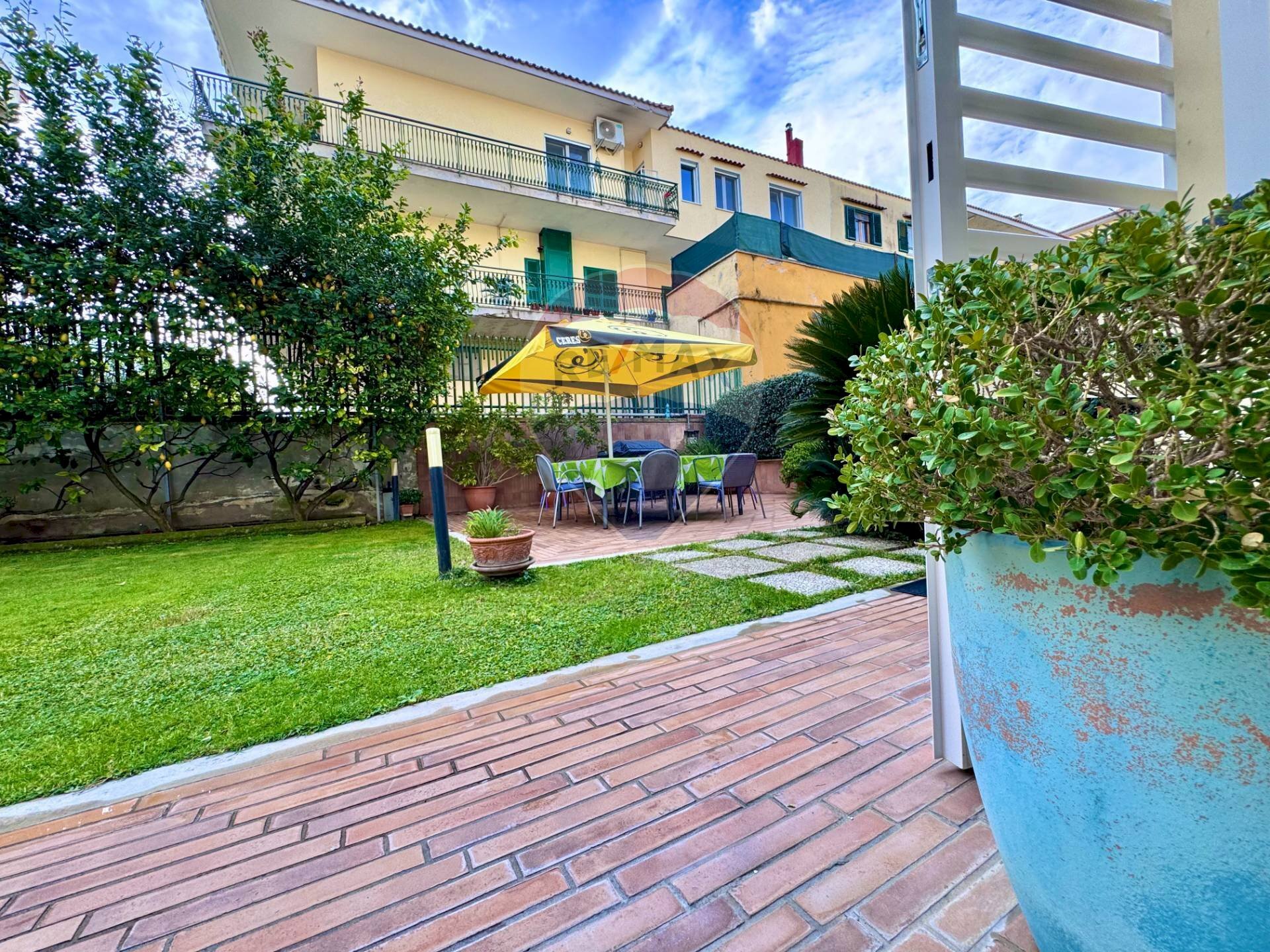 Edificio all\'aperto - Villa Papa Giovanni Paolo I
4, Mugnano di Napoli - foto 2