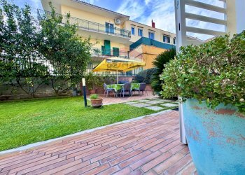 Edificio all\'aperto - Villa Papa Giovanni Paolo I
 
4, Mugnano di Napoli - photo 2