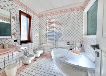 Bagno - Villa Papa Giovanni Paolo I
 
4, Mugnano di Napoli - photo 49
