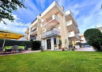 Edificio all\'aperto - Villa Papa Giovanni Paolo I
 
4, Mugnano di Napoli - photo 58