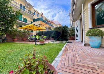 Edificio all\'aperto - Villa Papa Giovanni Paolo I
 
4, Mugnano di Napoli - photo 60