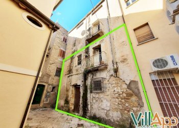 Foto 1 - Trilocale Via Camillo Benso di Cavour
 
32, Fondi - foto 1