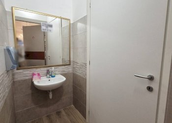 Foto 9 - Commercial Premises Via Onorato II Gaetani
 
20, Fondi - photo 8