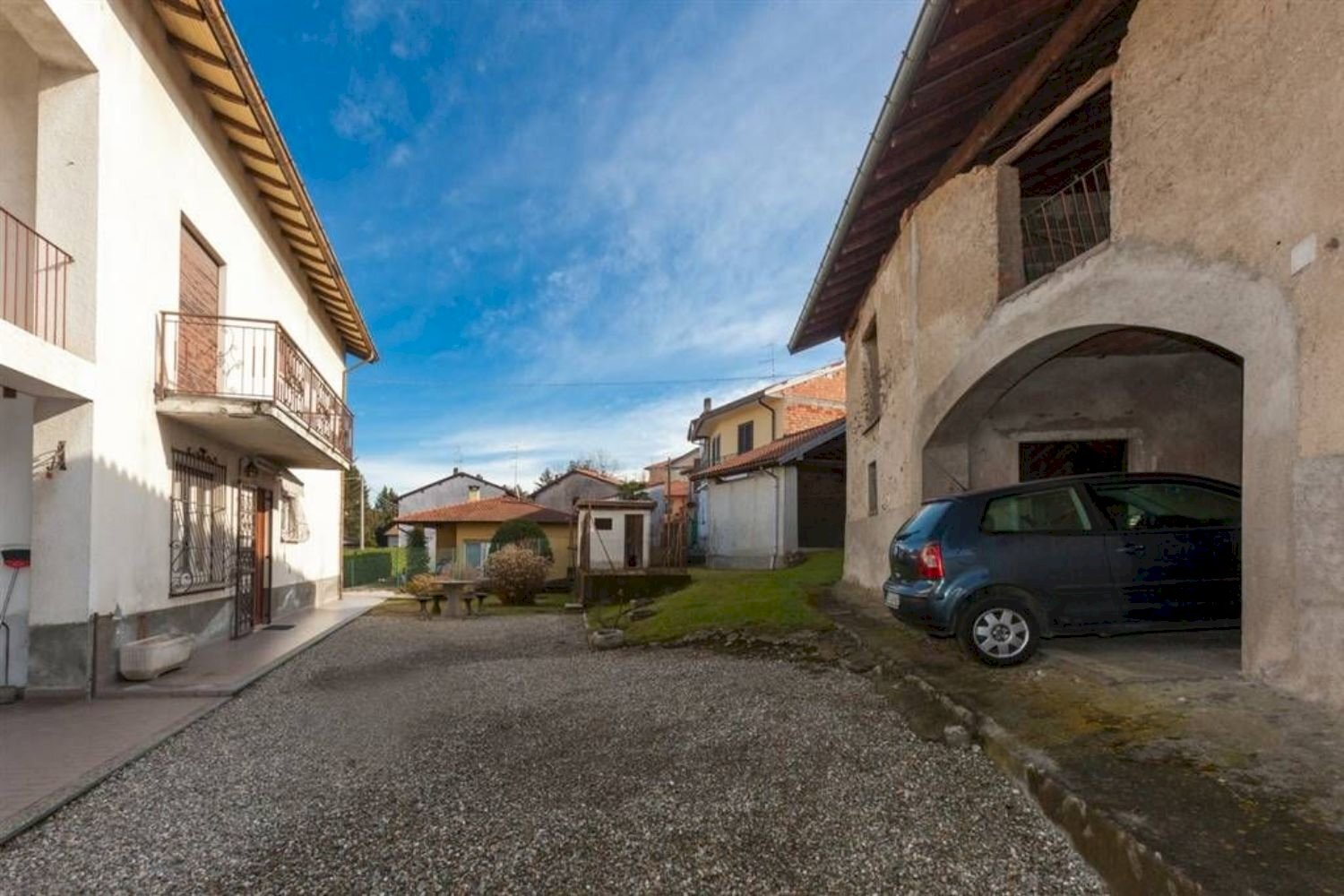 Foto 3 - Stabile - Palazzo Via Giuseppe Garibaldi
 
5, Biandronno - foto 3