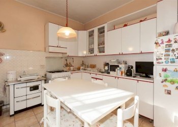 Foto 13 - Stabile - Palazzo Via Giuseppe Garibaldi
 
5, Biandronno - foto 13