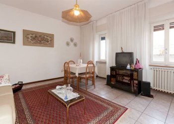 Foto 14 - Stabile - Palazzo Via Giuseppe Garibaldi
 
5, Biandronno - foto 14