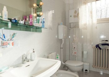 Foto 23 - Stabile - Palazzo Via Giuseppe Garibaldi
 
5, Biandronno - foto 23