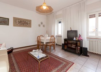 Foto 24 - Stabile - Palazzo Via Giuseppe Garibaldi
 
5, Biandronno - foto 24