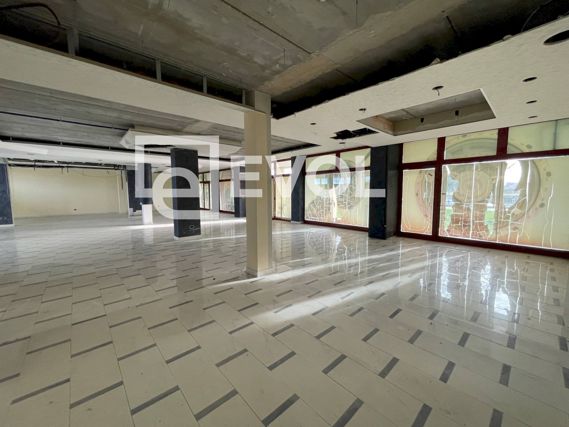 Foto 1 - Locale Commerciale VIA SERENISSIMA
 
18, Marano Lagunare - foto 1