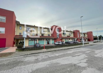 Foto 2 - Locale Commerciale VIA SERENISSIMA
 
18, Marano Lagunare - foto 2