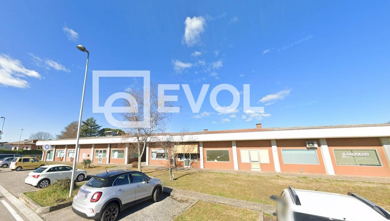 Foto 3 - Locale Commerciale via Giovanni XXIII, Corno di Rosazzo - foto 3