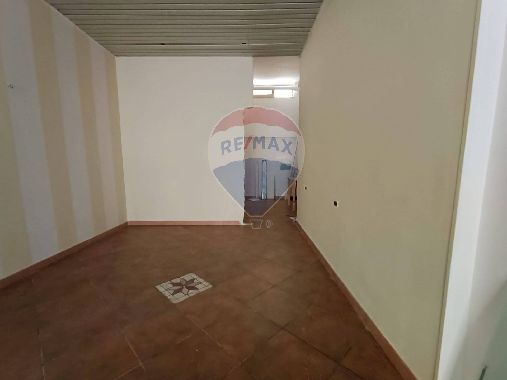 Stanza vuota - Locale Commerciale Via Numa Pompilio
 
24, Brindisi - foto 3