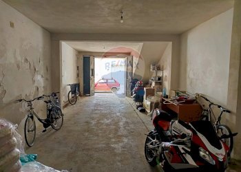 Hall / corridoio - Casa indipendente Via Vincenzo Bellini
 
13, San Donaci - foto 3