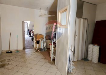 Hall / corridoio - Casa indipendente Via Vincenzo Bellini
 
13, San Donaci - foto 7