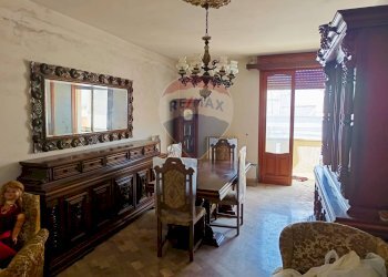 Sala da pranzo - Casa indipendente Via Vincenzo Bellini
 
13, San Donaci - foto 14