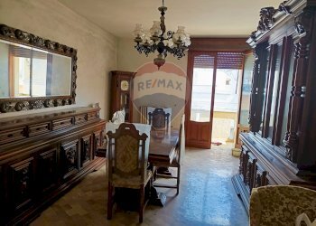 Sala da pranzo - Casa indipendente Via Vincenzo Bellini
 
13, San Donaci - foto 15