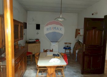 Sala da pranzo - Casa indipendente Via Vincenzo Bellini
 
13, San Donaci - foto 18