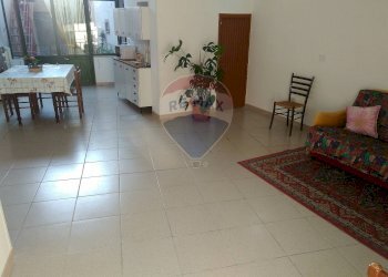 Sala da pranzo - Casa indipendente Via San Pietro
 
19, Torre Santa Susanna - foto 3