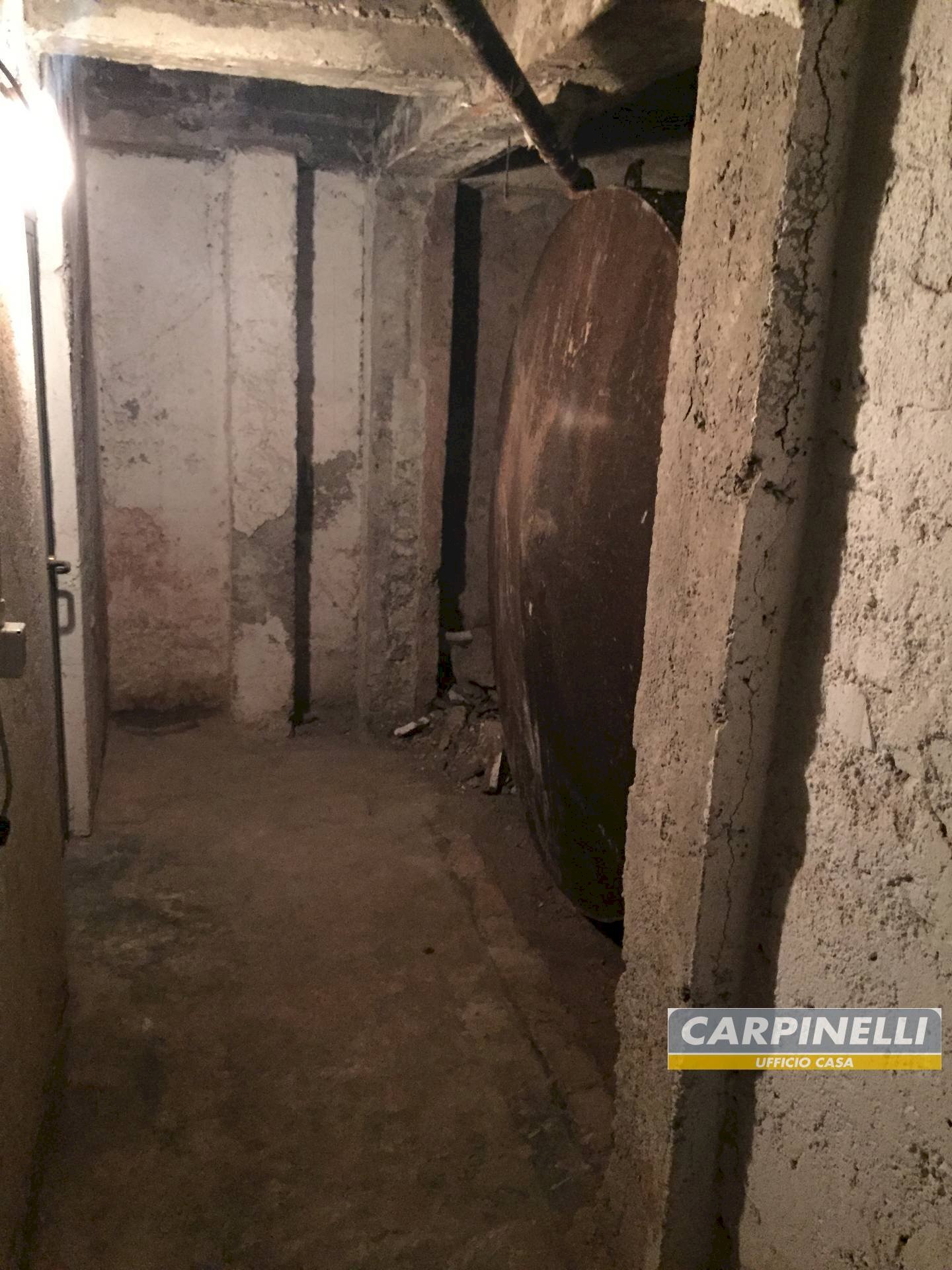 Foto 1 - Cantina / Solaio Piazza Francesco Guardi
 
11, Milano - foto 1