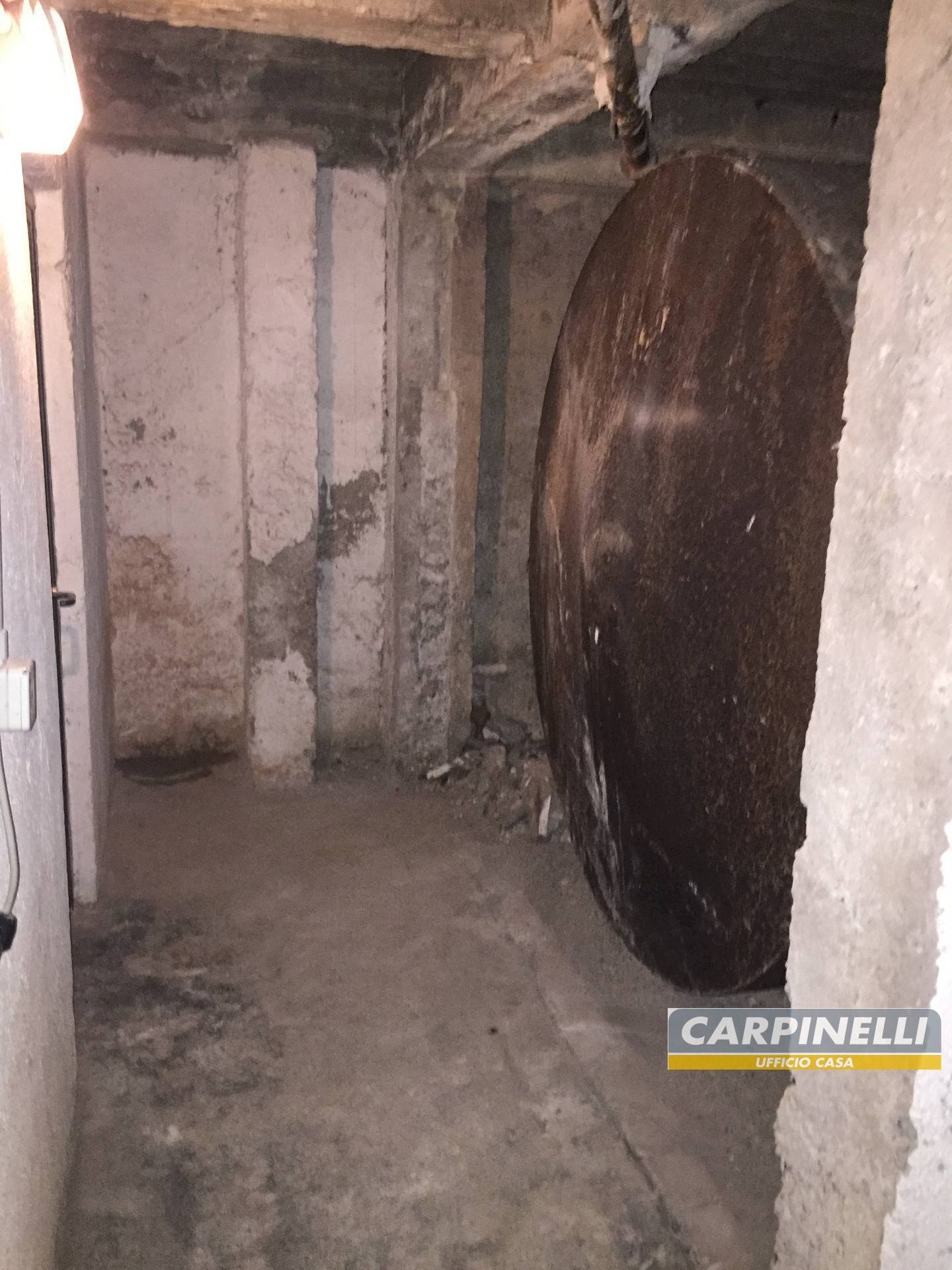 Foto 2 - Cantina / Solaio Piazza Francesco Guardi
 
11, Milano - foto 2