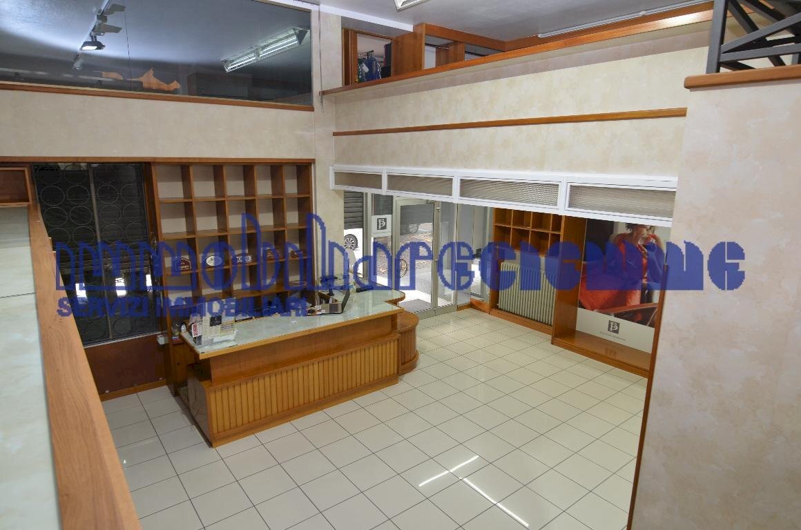 Foto 2 - Locale Commerciale PIAZZA V. VENETO
 
5, Calolziocorte - foto 2