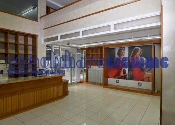 Foto 3 - Locale Commerciale PIAZZA V. VENETO
 
5, Calolziocorte - foto 3