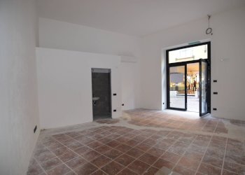 Foto 2 - Locale Commerciale VIA F.LLI CAIROLI, Lecco - foto 2