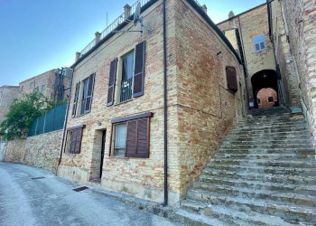 Foto 3 - Quadrilocale via benvignati
 
2, Ripatransone - foto 3