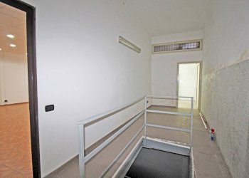 Foto 30 - Locale Commerciale Via Mariano Stabile
 
80, Palermo - foto 29