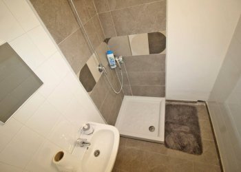 Foto 38 - Locale Commerciale Via Mariano Stabile
 
80, Palermo - foto 37