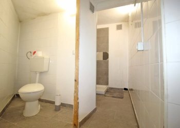 Foto 43 - Locale Commerciale Via Mariano Stabile
 
80, Palermo - foto 42