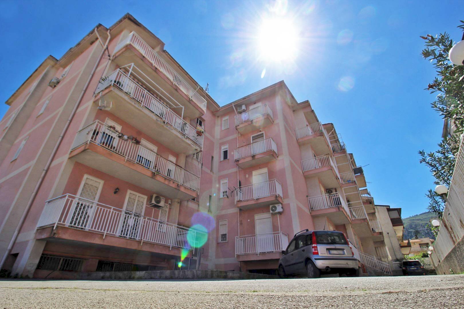 Foto 2 - Quadrilocale via giuseppe fava
 
1, Villabate - foto 2