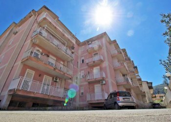 Foto 2 - Quadrilocale via giuseppe fava
 
1, Villabate - foto 2