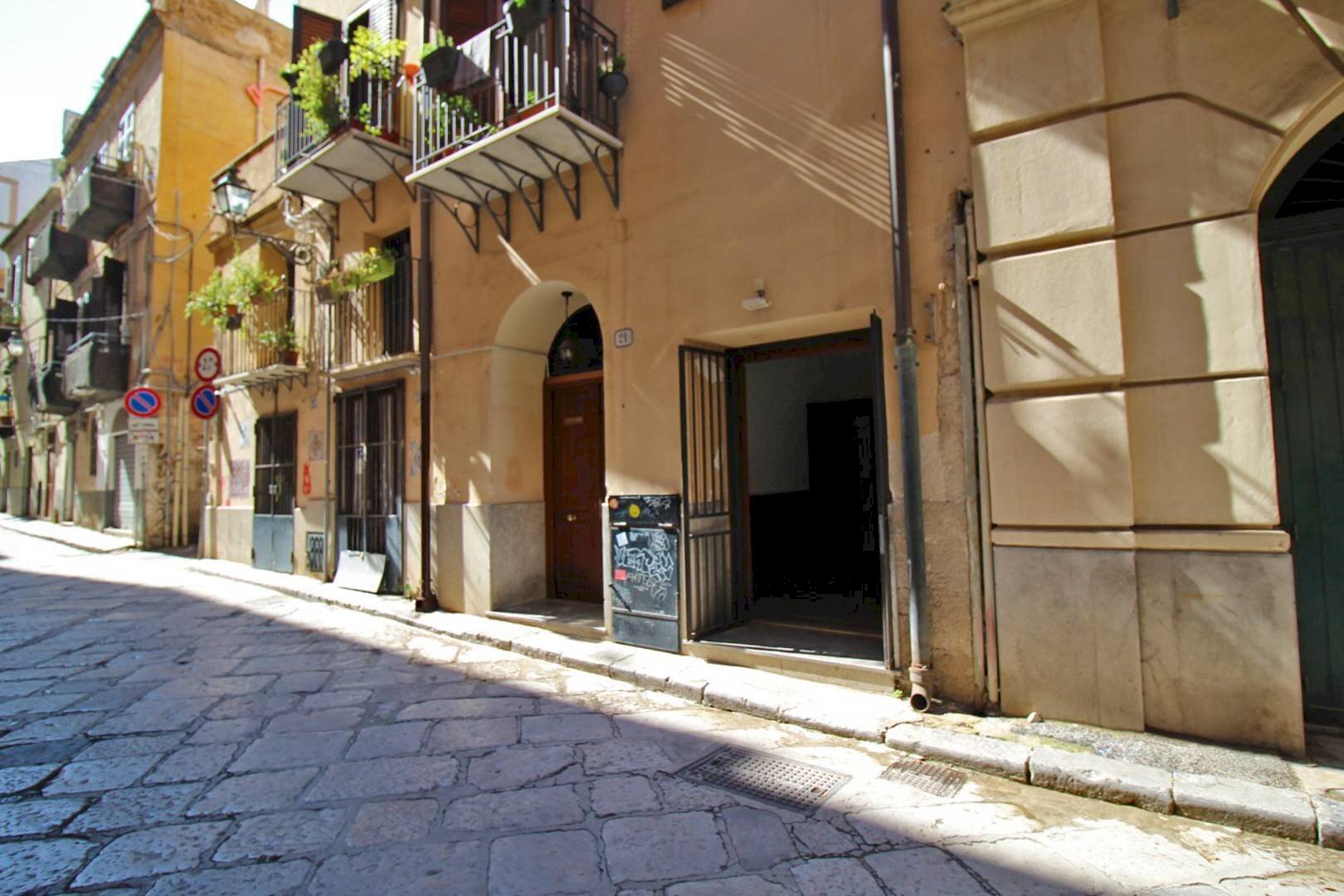 Foto 3 - Locale Commerciale Via Alloro
 
19, Palermo - foto 2